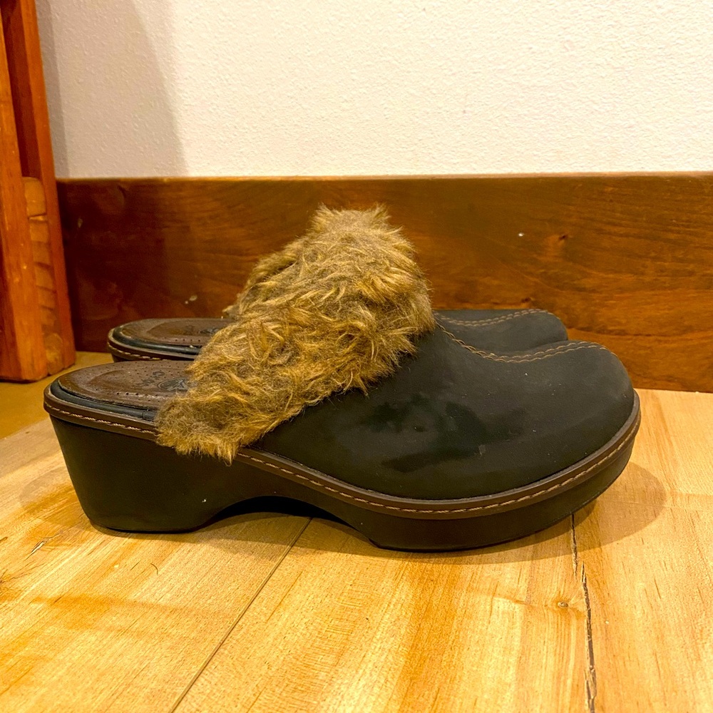 Black woman heeled crocs size 7 good condition ￼